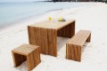 Massivholzmöbel am Strand