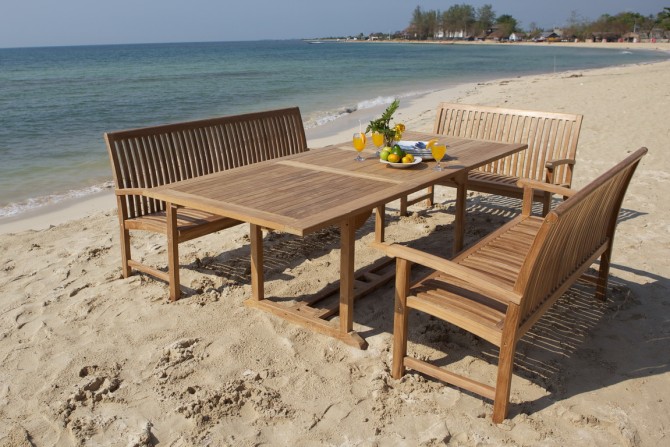 Teak Sitzbank Set am Strand