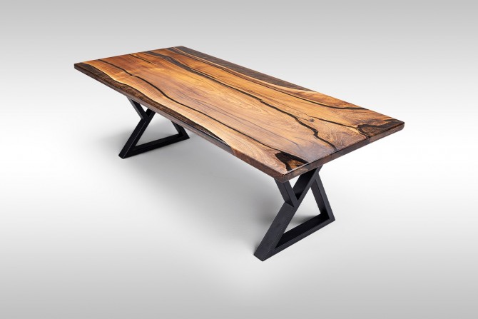 Esstisch, Esstisch mit epoxidharz, massivholz, walnussholz, esstisch nach mass, naturholz tisch